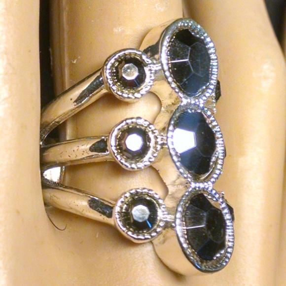 Gorgeous Elegant Shiney Rhinestones Ring - Picture 2 of 6